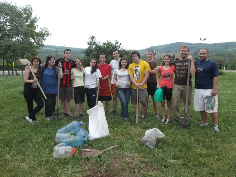 190537_598069150205688_368861717_n