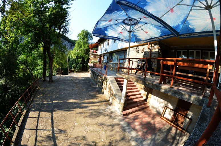 Хижа "Бачо Киро", която трябва обезателно да посетите.